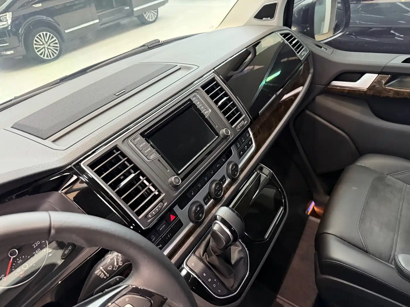 Volkswagen Multivan 2018 2.0TSI 4WD Explorer Edition 7-Seater фото 6