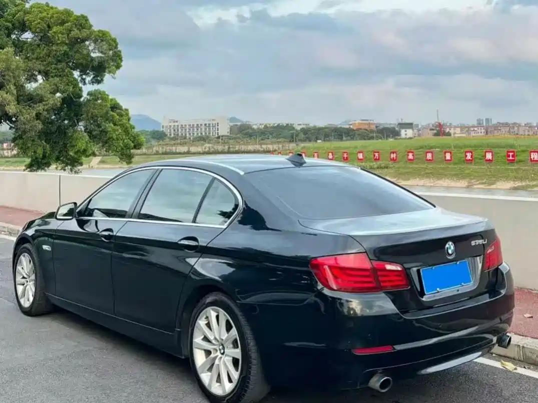 BMW 5 Series 2012 535Li Luxury фото 6