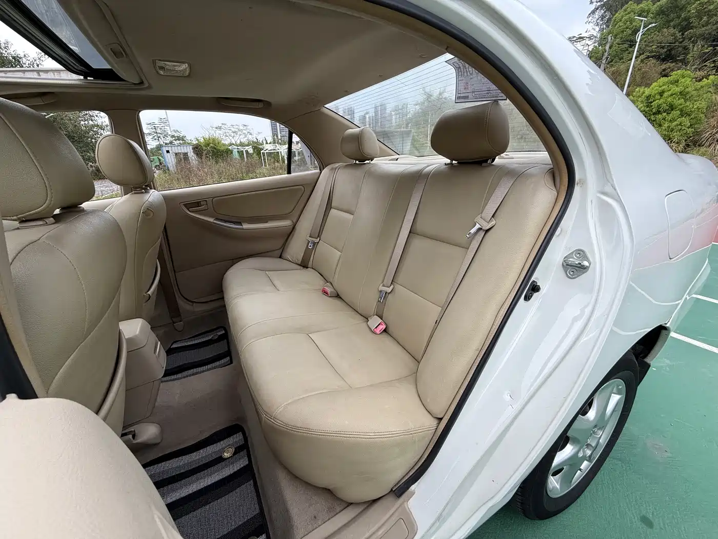 Toyota Corolla 2013 1.6L Automatic Luxury фото 9