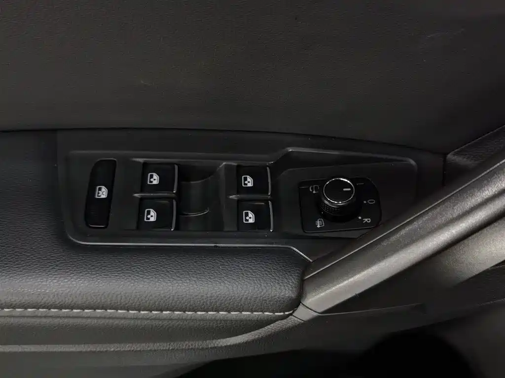 Volkswagen Tiguan L 2021 330TSI Automatic 2WD Smart фото 9