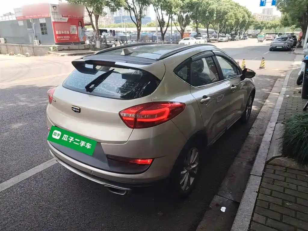 Фото 7 - Geely Emgrand GS