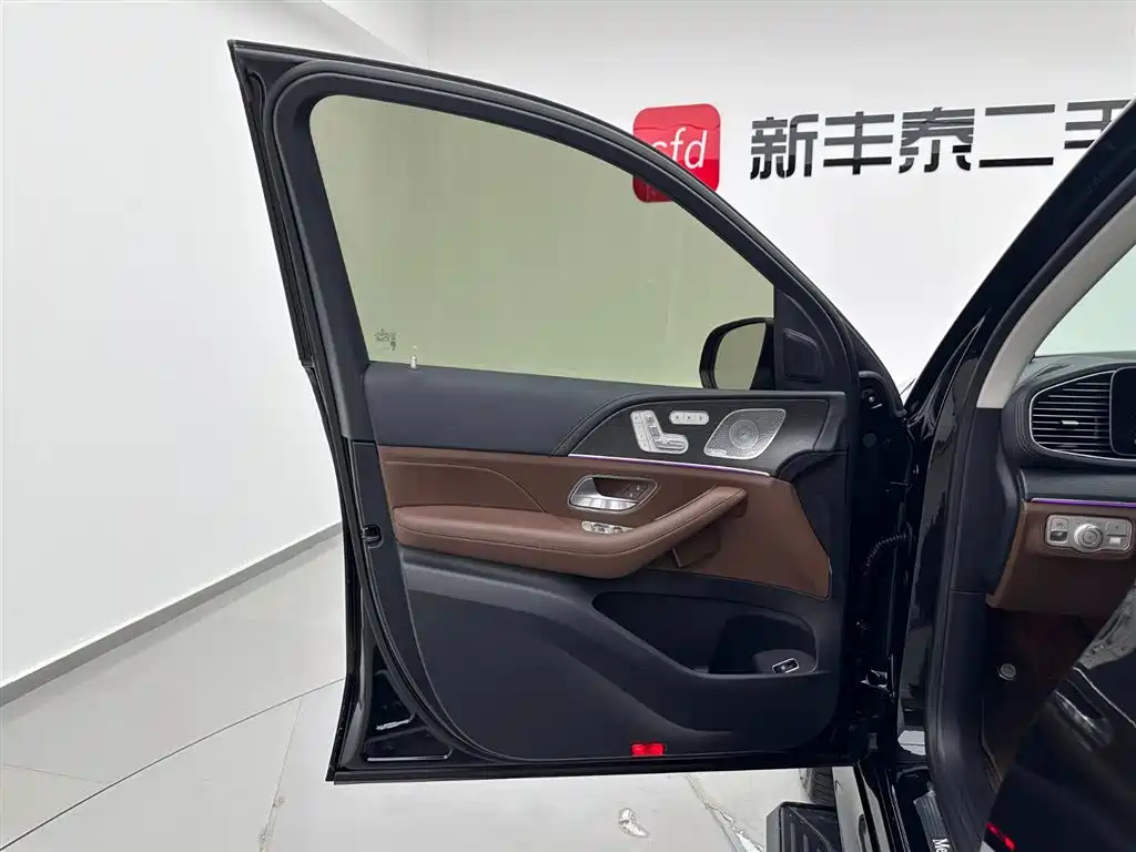 Mercedes-Benz GLS 2024 GLS 450 4MATIC Fashion Edition фото 8