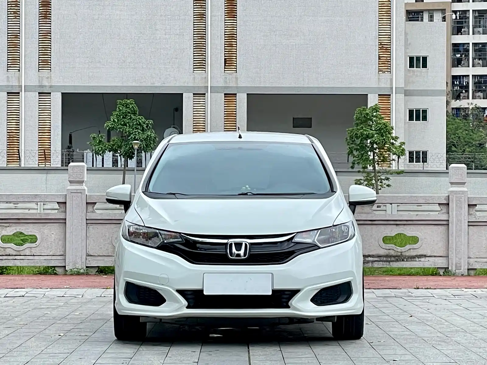 Фото 2 - Honda Fit