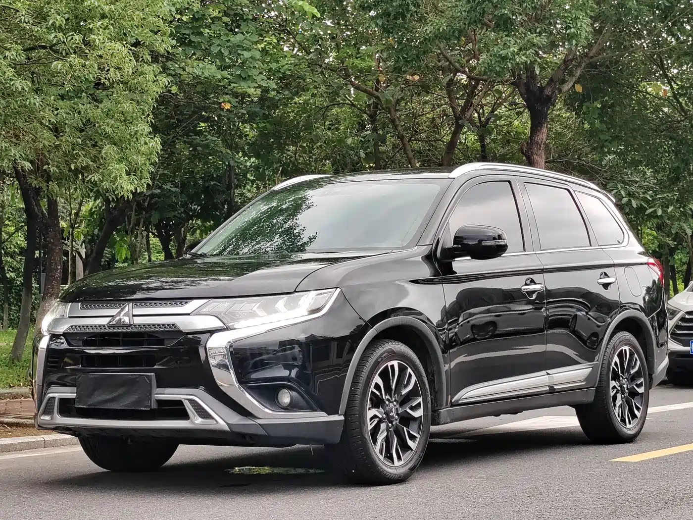 Mitsubishi Outlander 2019 2.4L 4WD Deluxe Edition 5-Seater China VI