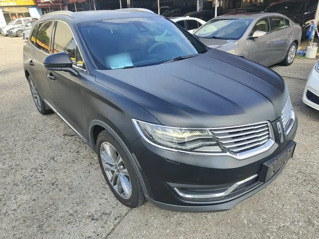Photo 4 - Lincoln MKX