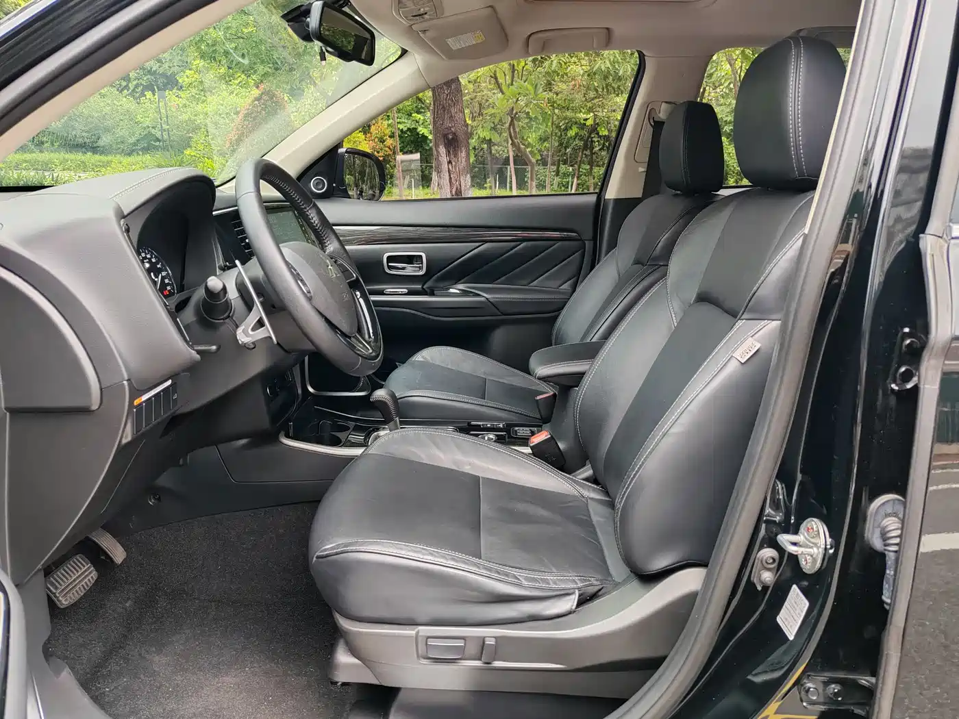 Mitsubishi Outlander 2019 2.4L 4WD Deluxe Edition 5-Seater China VI фото 4