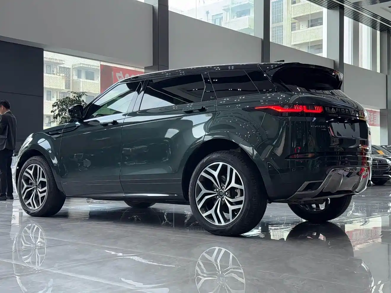 Land Rover Range Rover Evoque 2022 Range Rover Evoque L 249PS R-Dynamic Luxury Edition фото 9