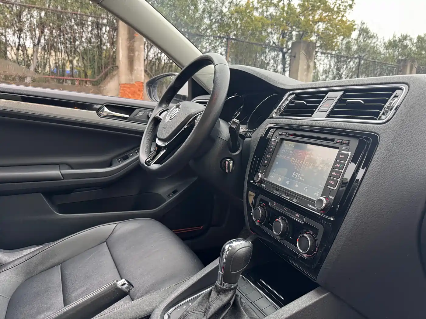 Volkswagen Sagitar 2015 1.6L Automatic Comfort фото 20