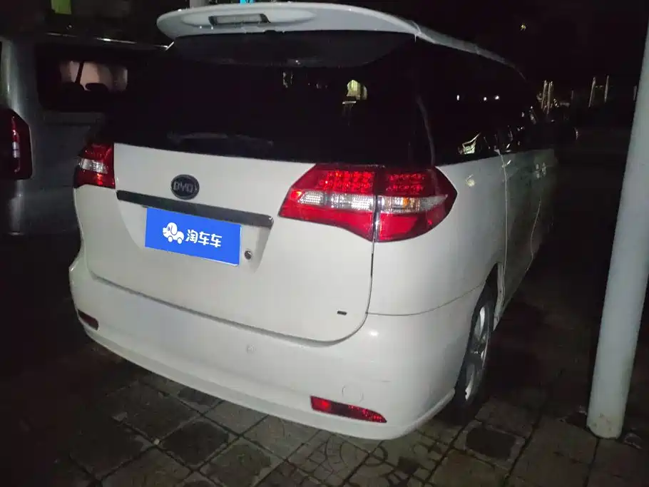 BYD M6 2015 2015 2.4L Automatic Luxury