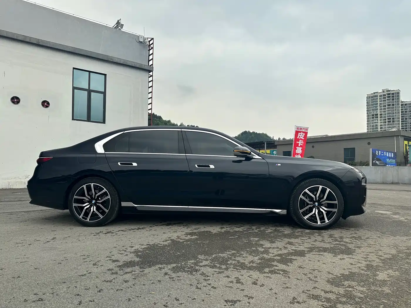 BMW 7 Series 2023 Model 735Li M Sport Package фото 10