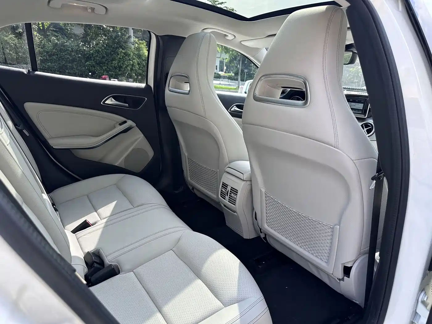 Mercedes-Benz GLA 2015 GLA 220 4MATIC Luxury фото 9