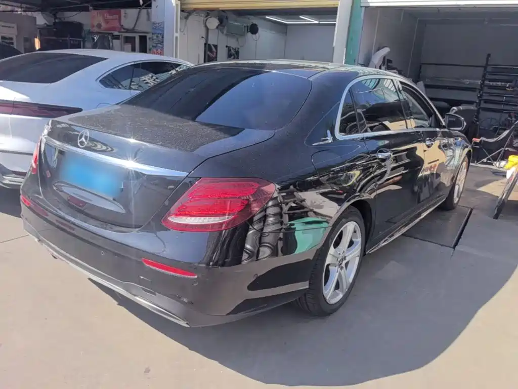 Фото 7 - Mercedes-Benz E-Class