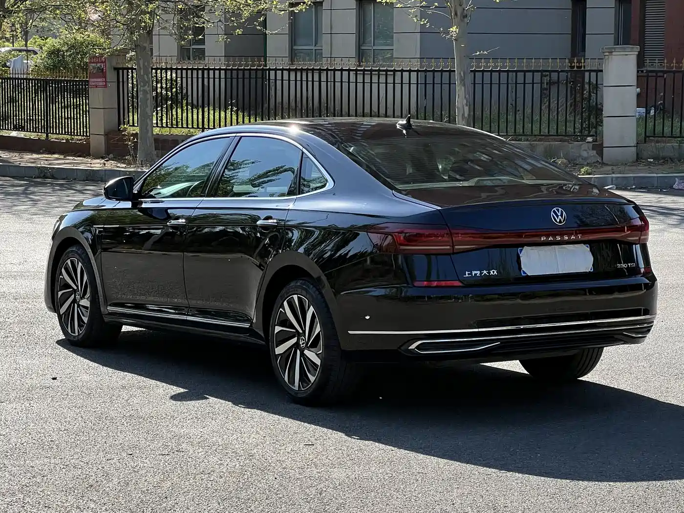 Volkswagen Passat 2022 330TSI Starlight Luxury Edition фото 7