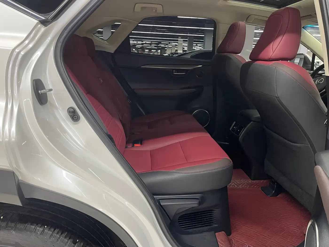 Фото 13 - Lexus NX