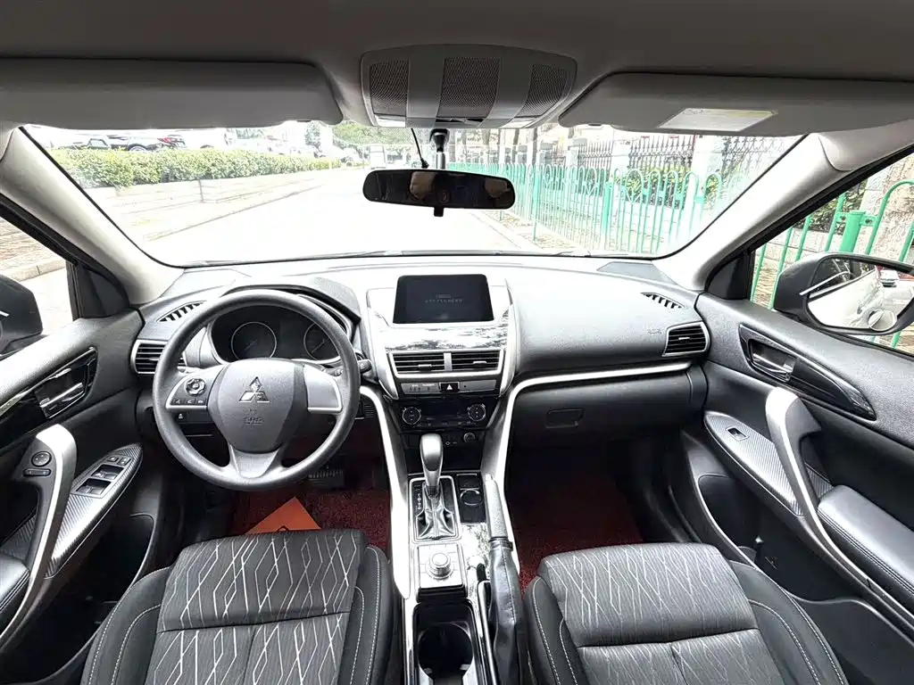 Mitsubishi Eclipse Cross 2018 1.5T CVT 2WD Fearless Edition фото 6