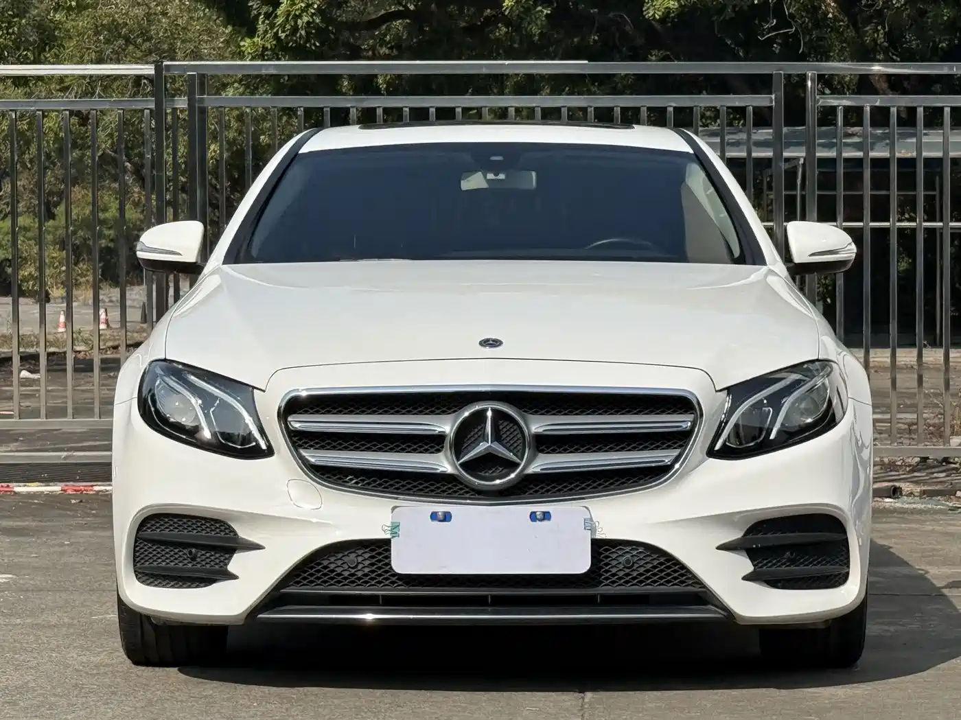 Mercedes-Benz E-Class 2016 E 300 L Sport Fashion Type фото 2
