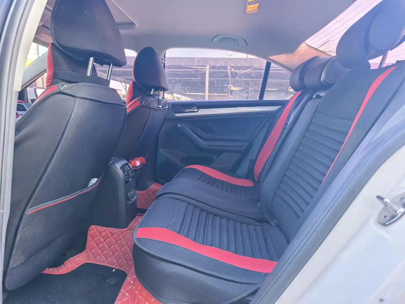 Volkswagen Sagitar 2017 1.6L Automatic Comfort фото 11