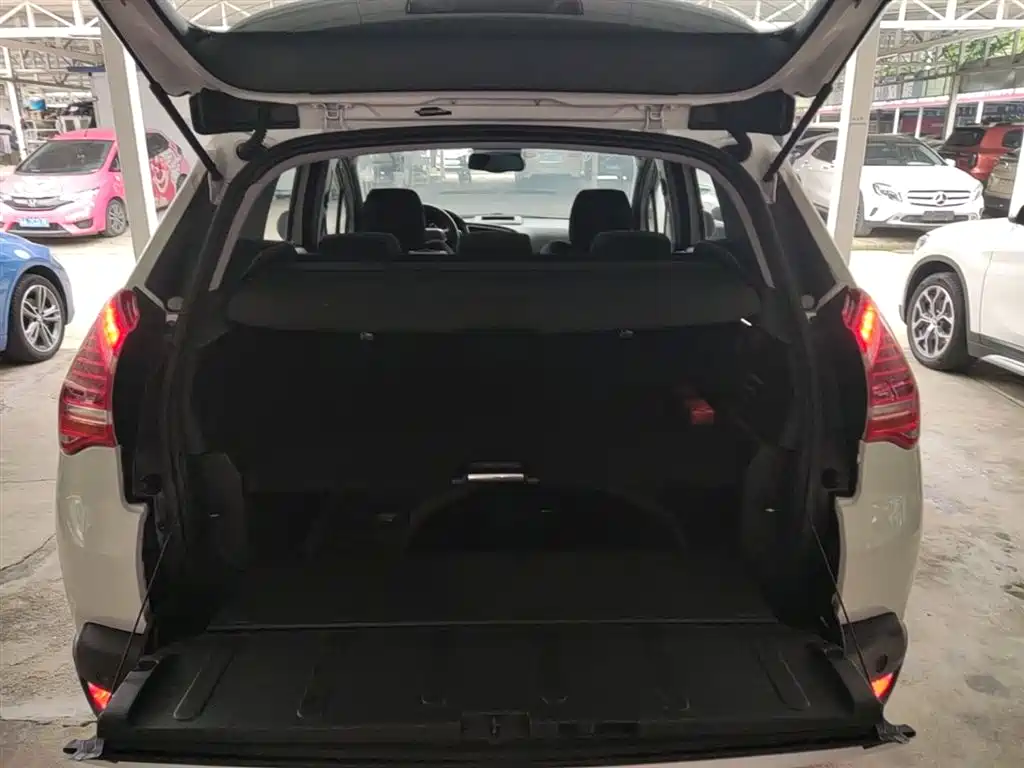 Peugeot 3008 2015 2.0L Automatic Classic Edition фото 19