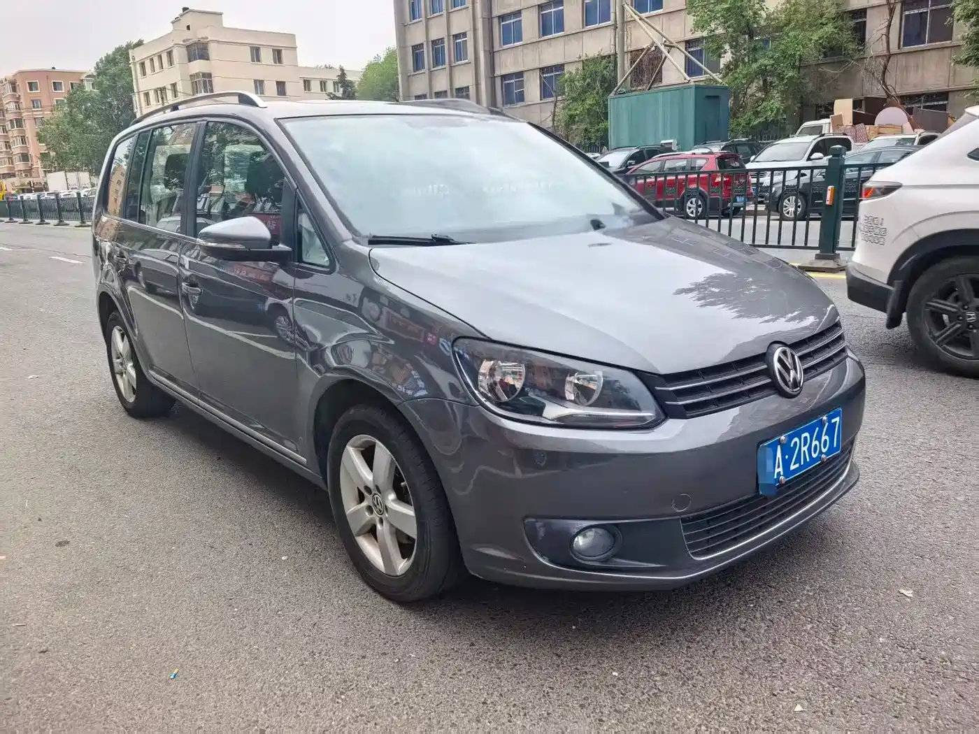 Volkswagen Touran 2013 1.4T DSG Comfort 5-seater фото 3