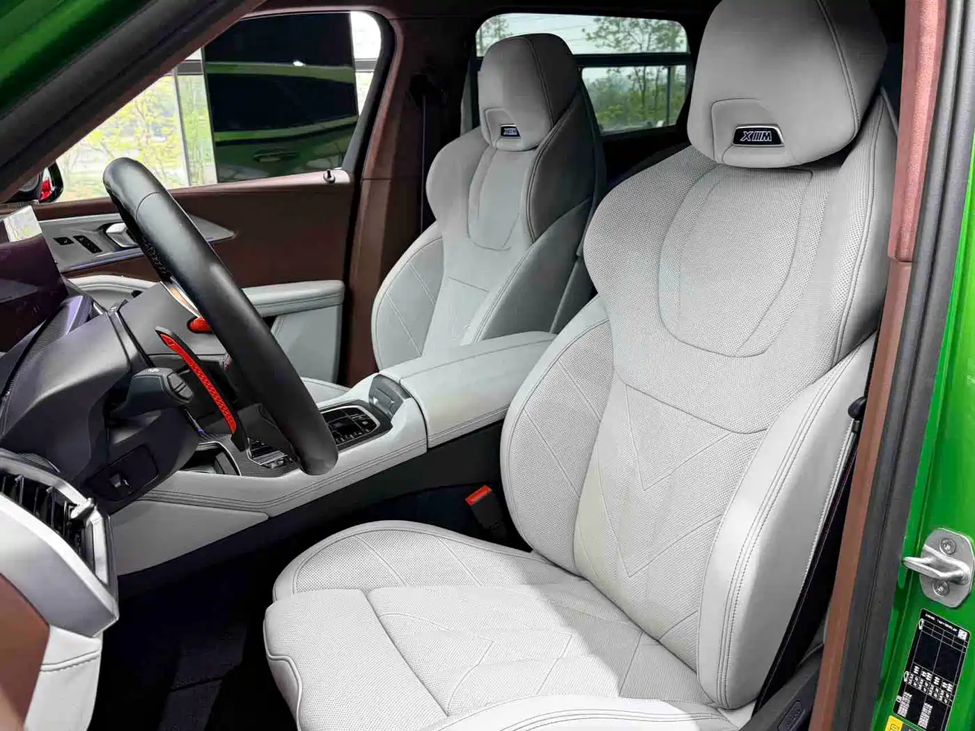 BMW XM 2023 50e фото 8