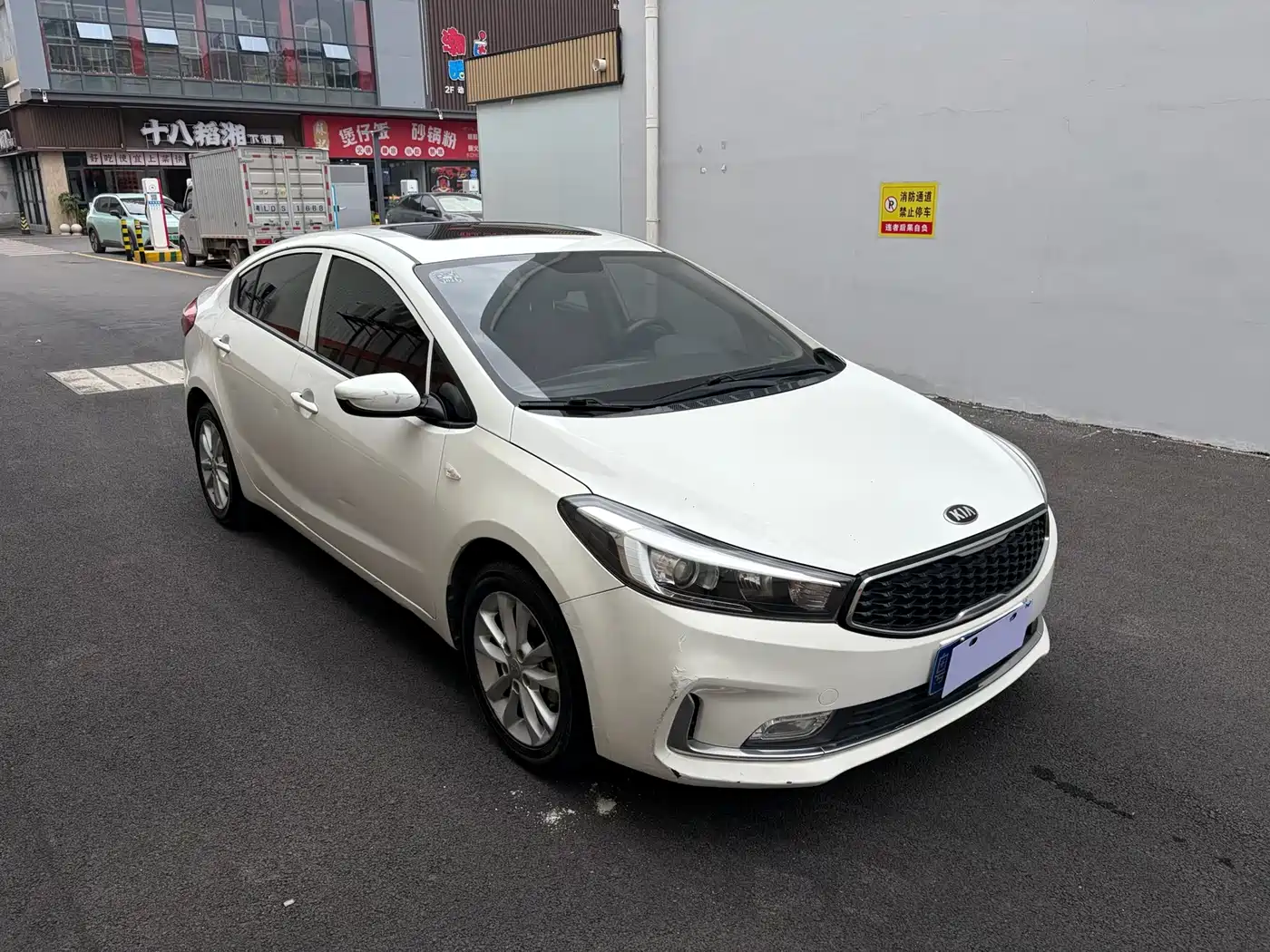 Kia K3 2017 1.6L Automatic 15th Anniversary Special GLS фото 3