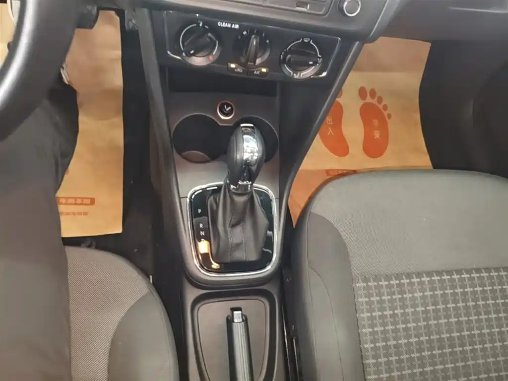 Volkswagen Polo 2016 1.6L Automatic Comfort фото 14