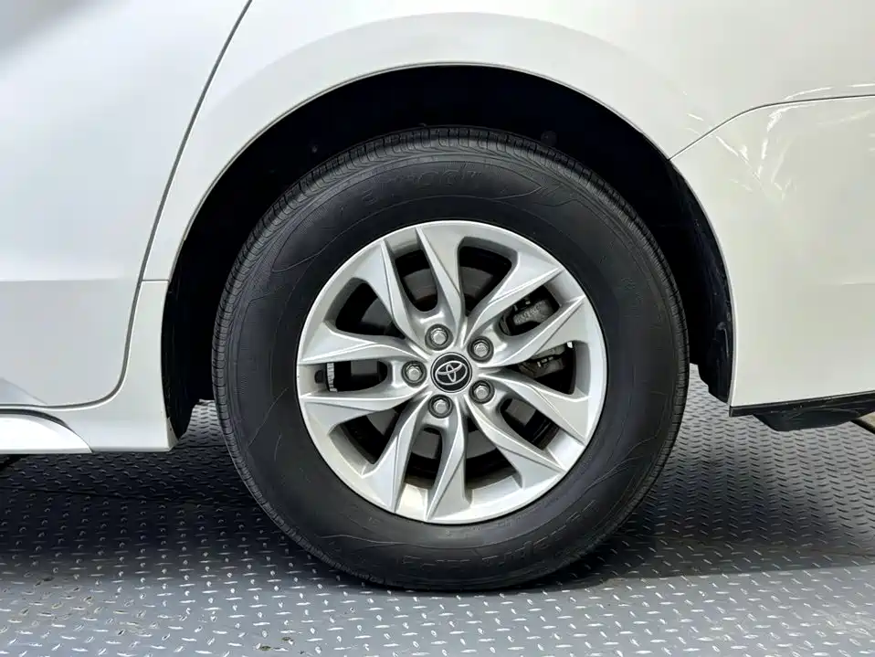Фото 15 - Toyota Granvia