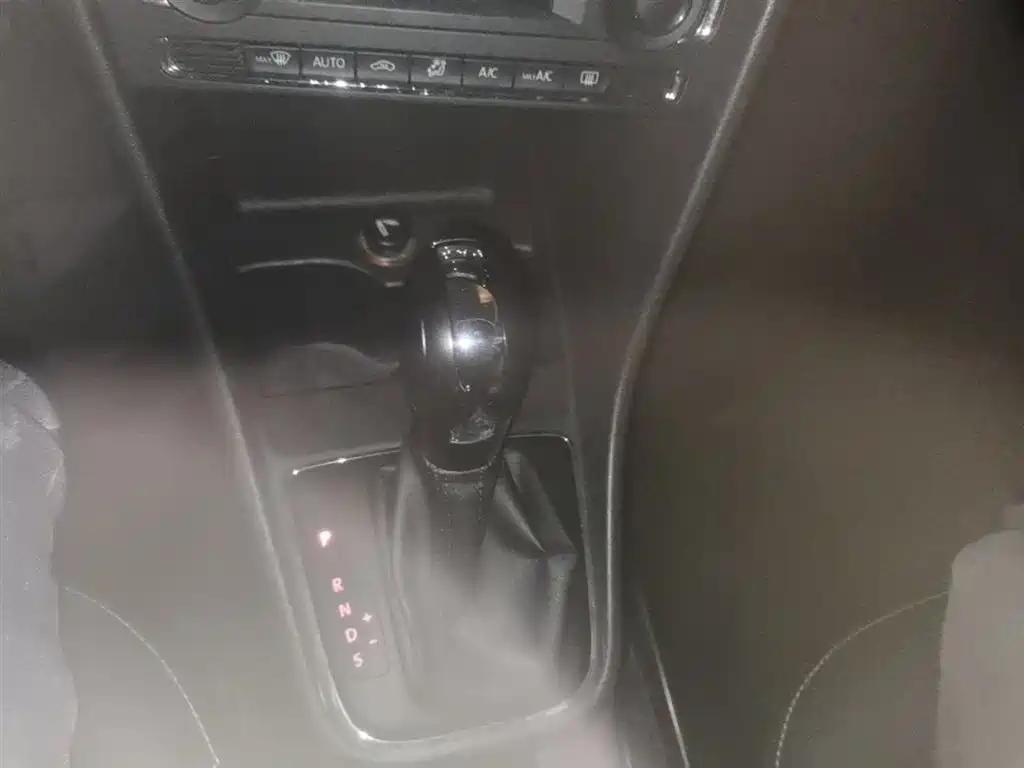 Volkswagen Santana 2015 Gran Santana 230TSI DSG Comfort фото 14