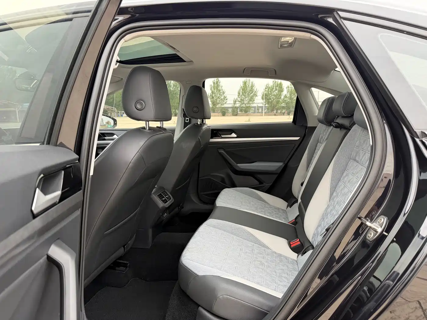 Volkswagen Lavida 2023 Facelift 1.5L Auto Full Comfort Edition фото 8