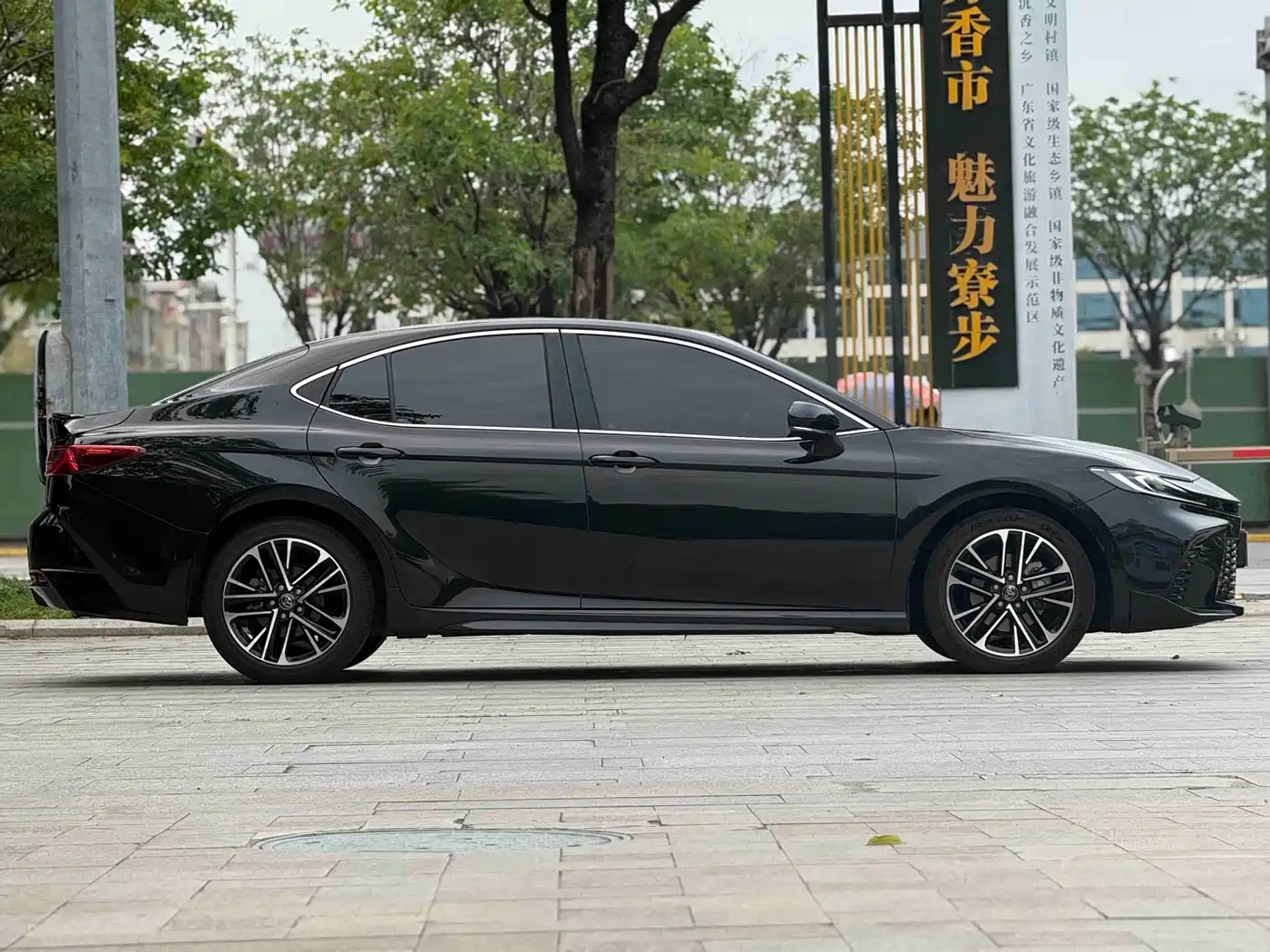 Toyota Camry 2026 Hybrid 2.0HSE Sport Lite Edition фото 19