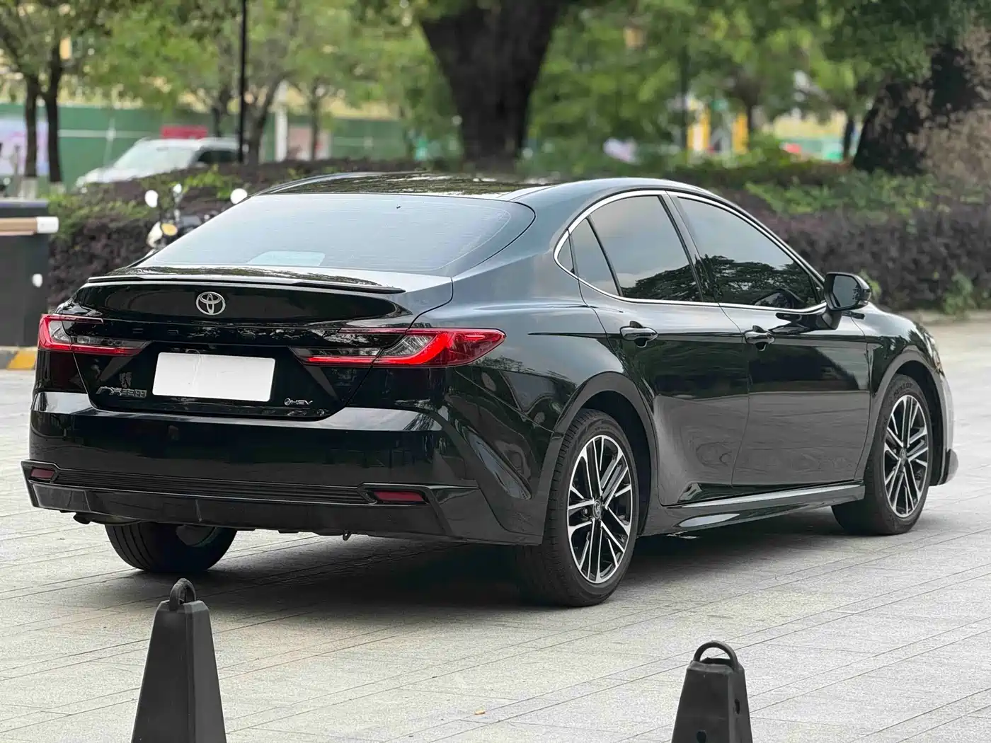 Toyota Camry 2026 Hybrid 2.0HSE Sport Lite Edition фото 16