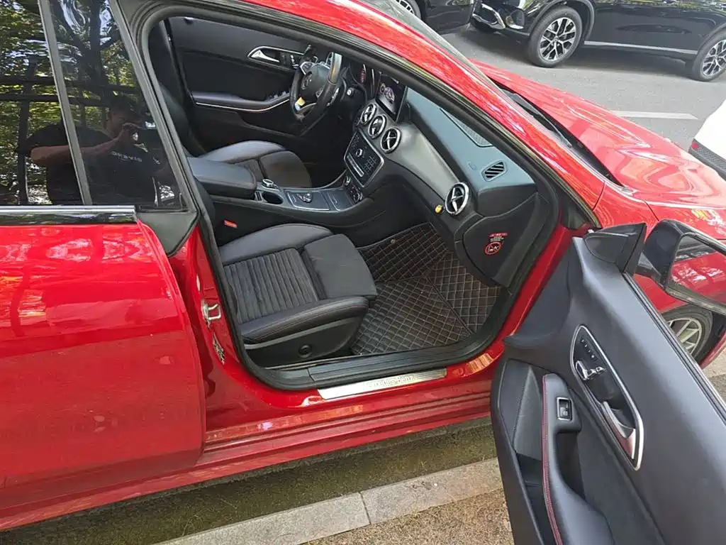 Mercedes-Benz CLA (Import) 2018 CLA 220 4MATIC фото 11