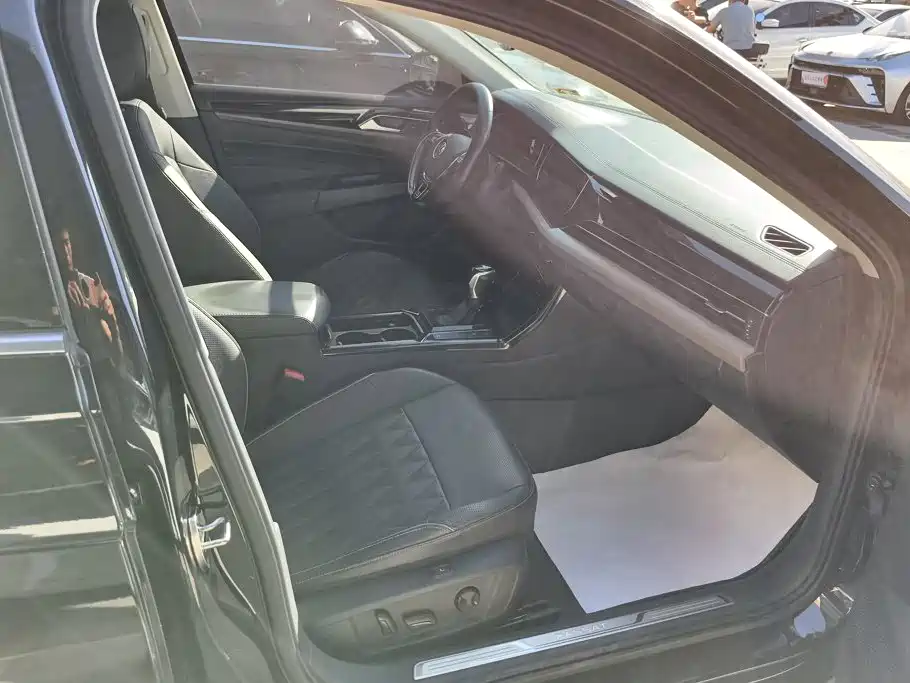Фото 8 - Volkswagen Passat