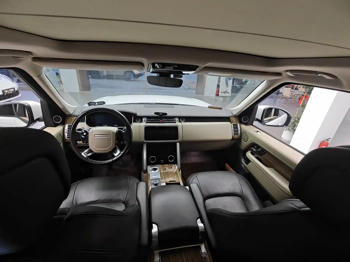 Land Rover Range Rover 2018 3.0 SC V6 Vogue SE Genesis Extended Edition фото 12