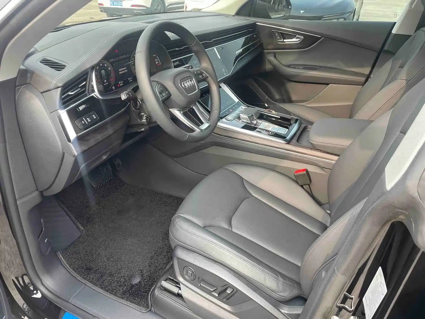 Audi Q8 2023 55 TFSI Luxury Sport фото 5