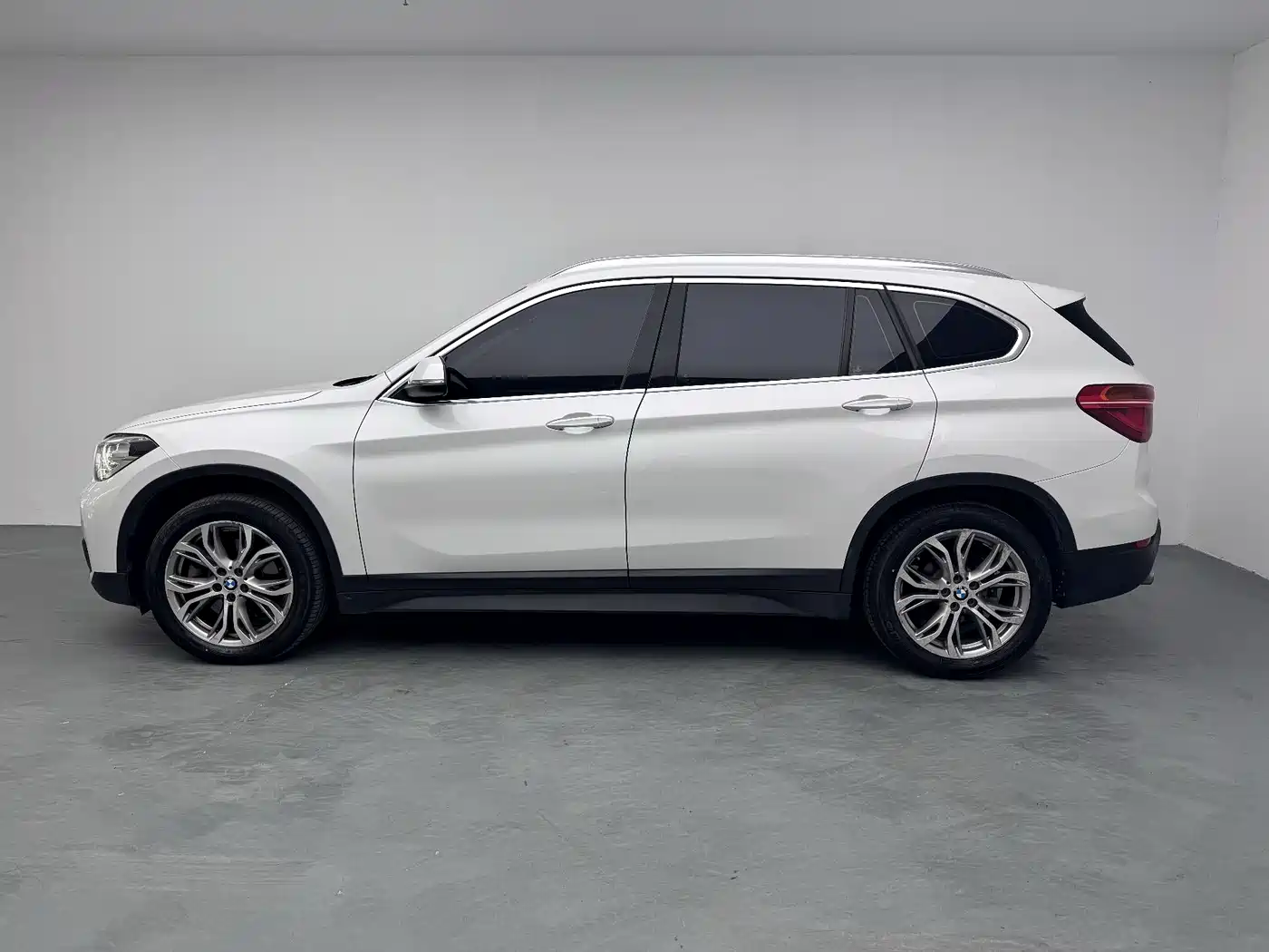 BMW X1 2018 sDrive20Li Leading Model фото 7
