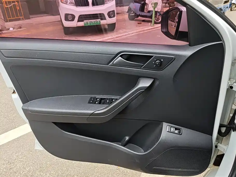 Volkswagen Jetta 2019 Dream Edition 1.4L Manual Fashion фото 7