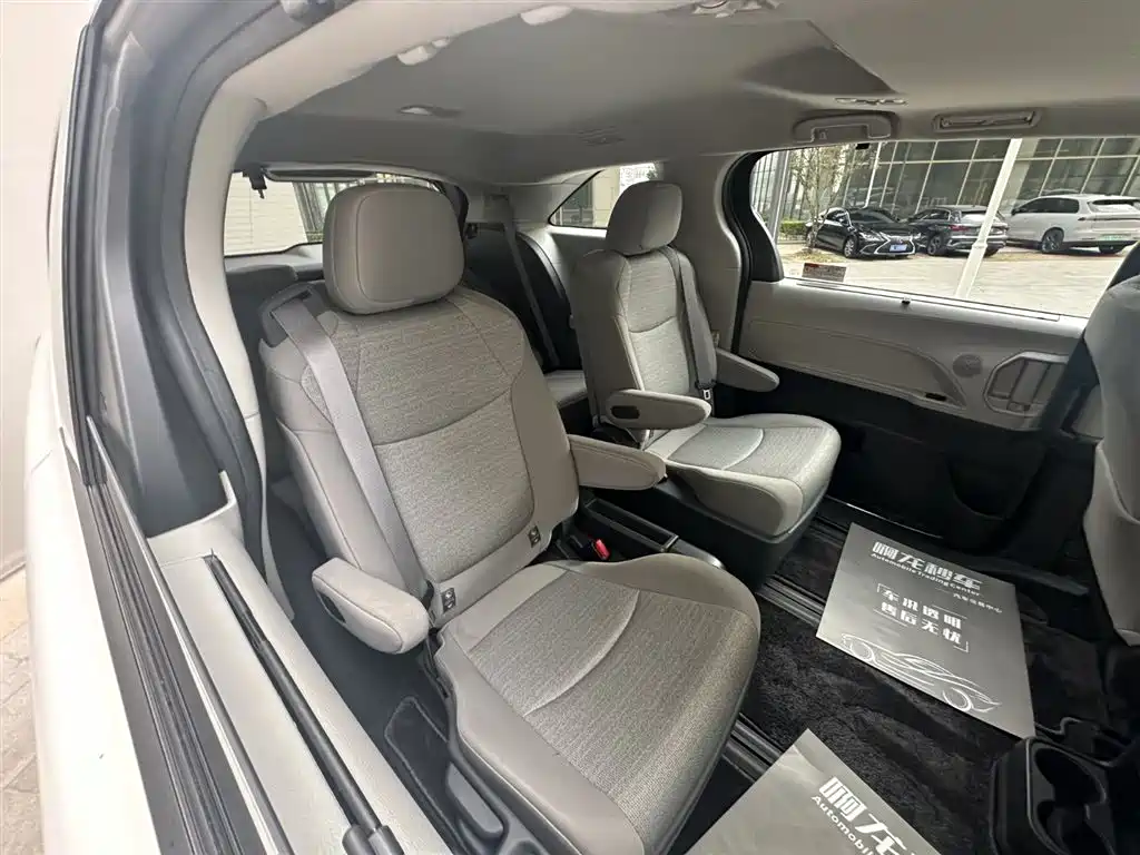 Toyota Sienna 2021 2.5L Hybrid Comfort Edition фото 18