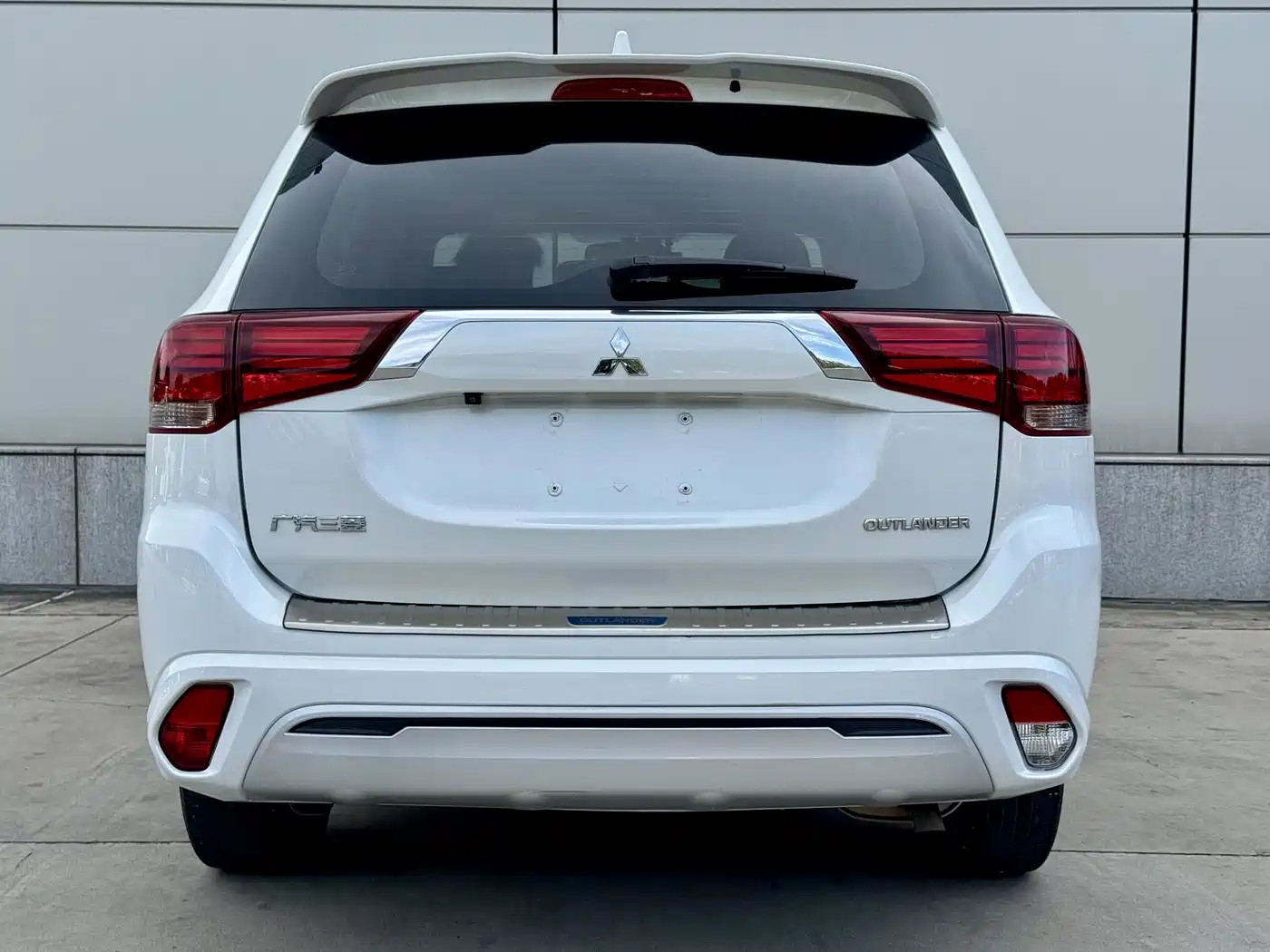 MITSUBISHI OUTLANDER