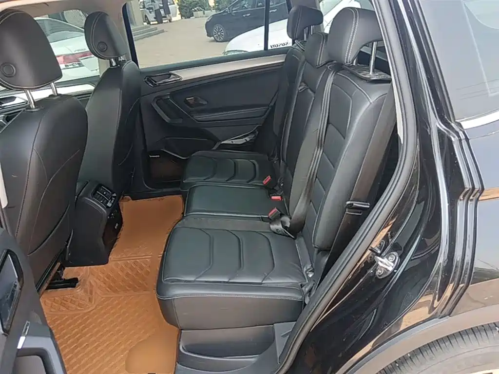 Volkswagen Tiguan L 2018 Facelift 330TSI Automatic 2WD Luxury Edition фото 17