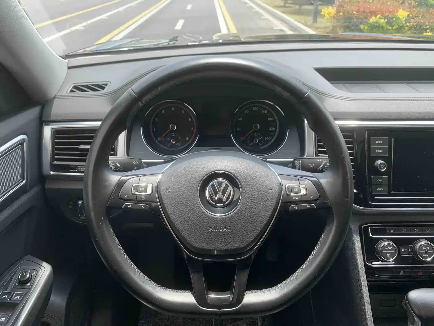 Volkswagen Teramont 2019 330TSI 2WD Luxury China VI фото 3