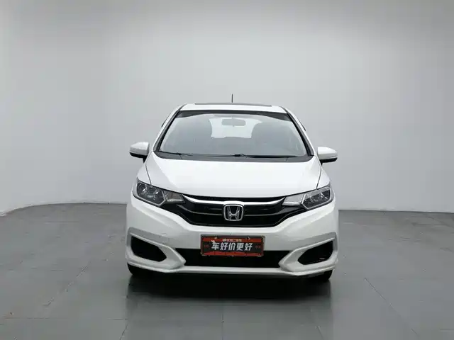 Honda Fit 2018 1.5L CVT Comfort Sunroof Edition — фото 3