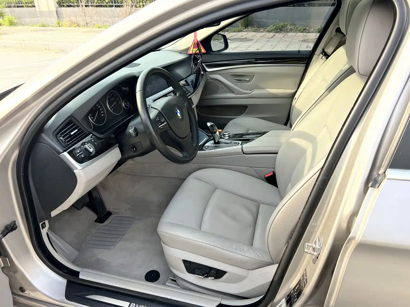 BMW 5 Series 2012 523Li Luxury фото 10