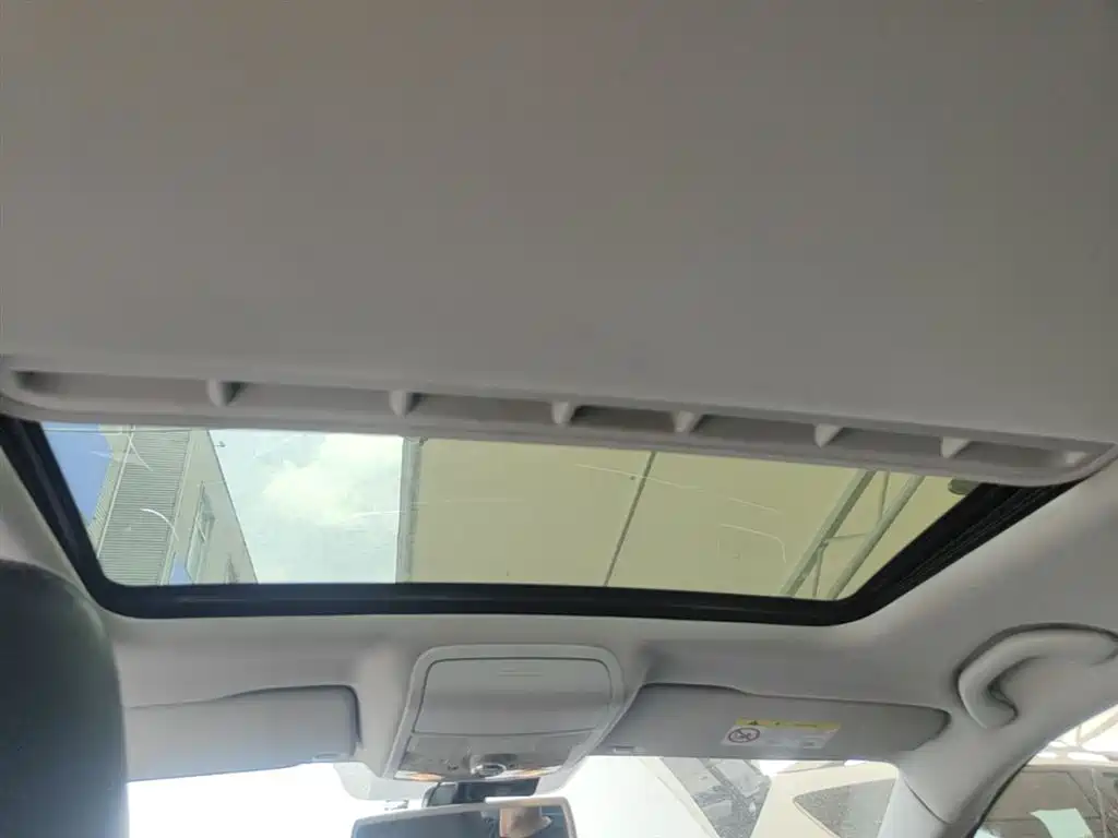 Volkswagen Sagitar 2015 230TSI Automatic Luxury фото 18