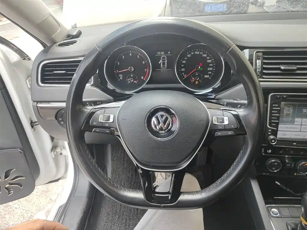 Volkswagen Sagitar 2015 230TSI Automatic Luxury фото 11