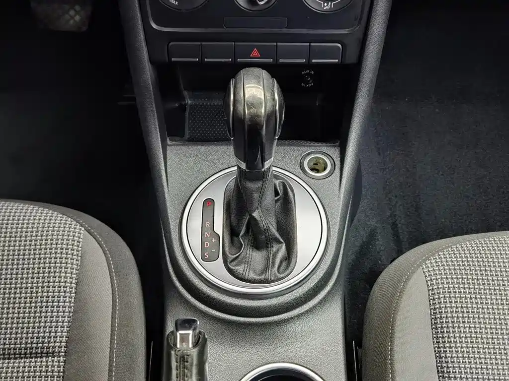 Volkswagen Beetle 2014 1.4TSI Fashion Edition фото 13
