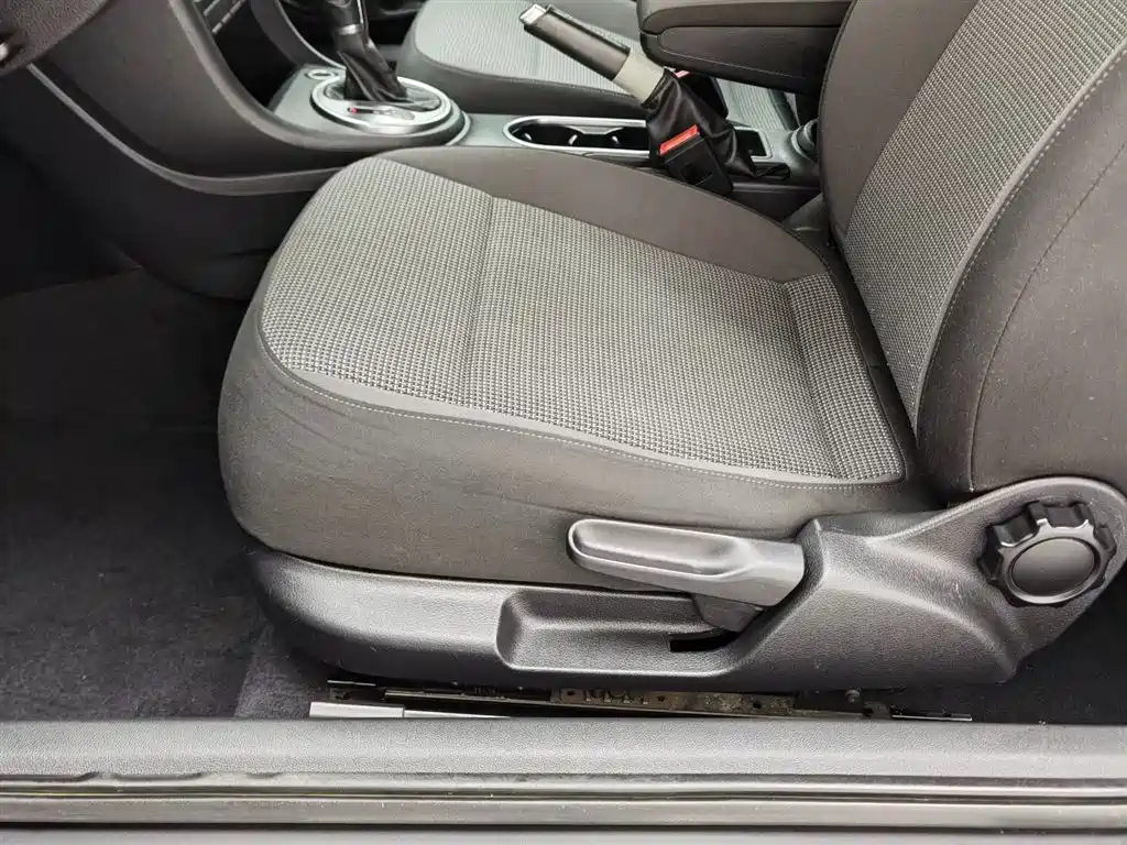 Volkswagen Beetle 2014 1.4TSI Fashion Edition фото 17