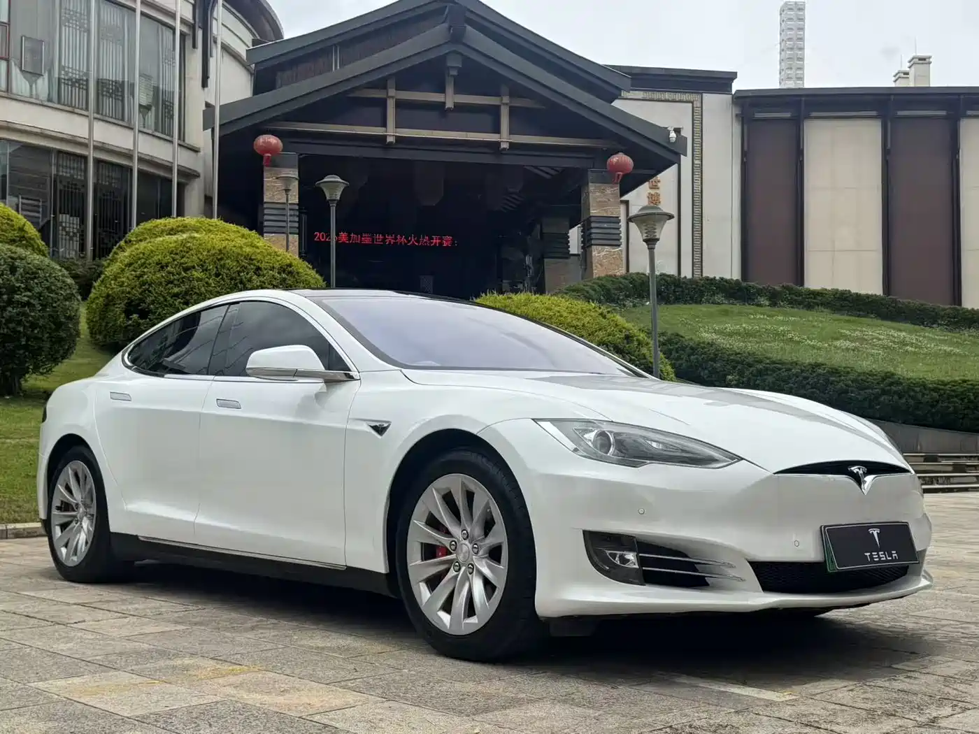 Tesla Model S 2014 2014 Model S P85