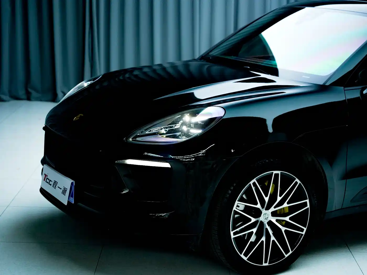 PORSCHE MACAN