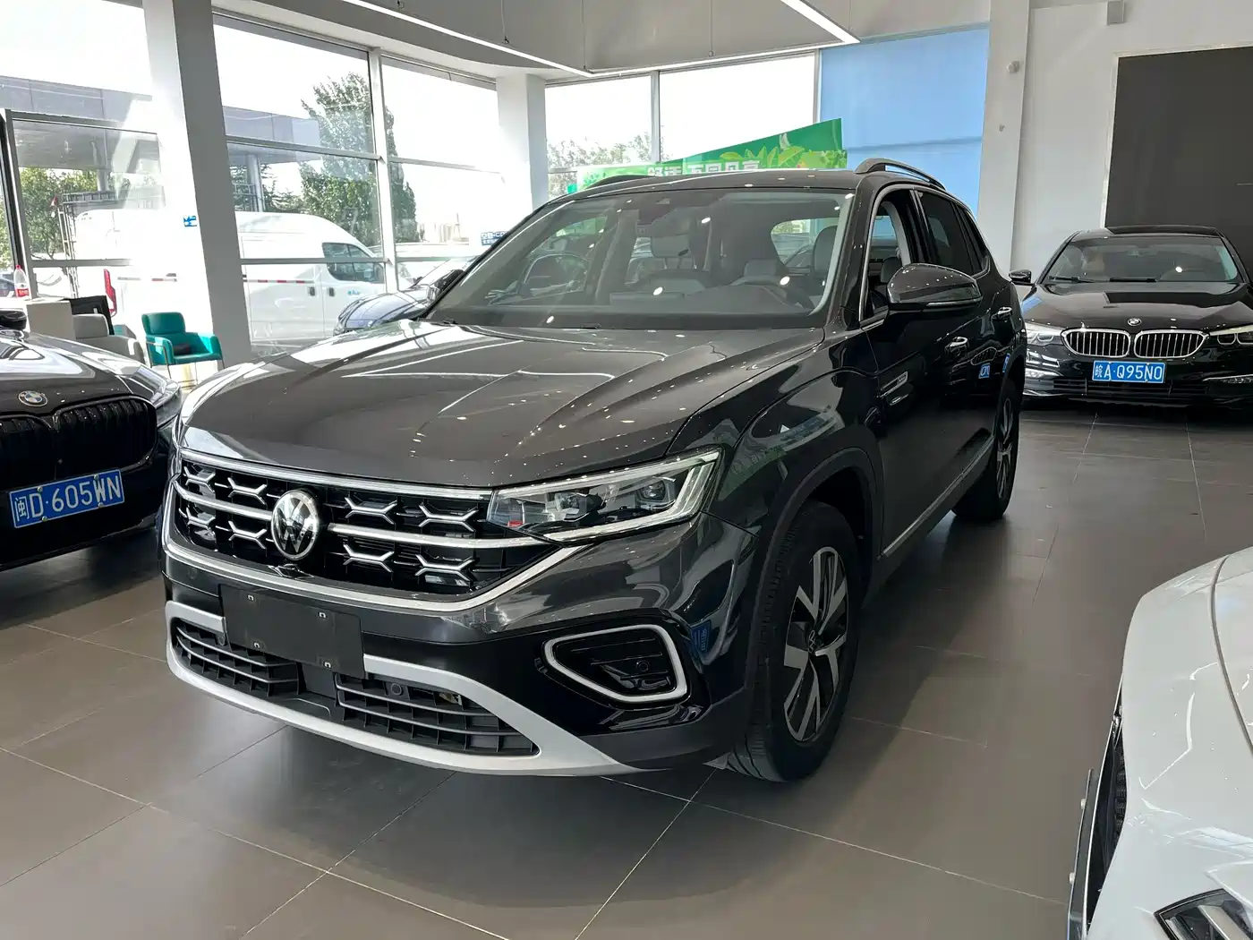 Volkswagen Tayron 2024 330TSI 2WD Luxury Plus Advanced фото 3